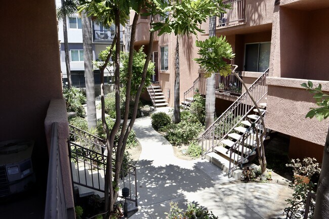 Foto del edificio - 21834 S Vermont Ave
