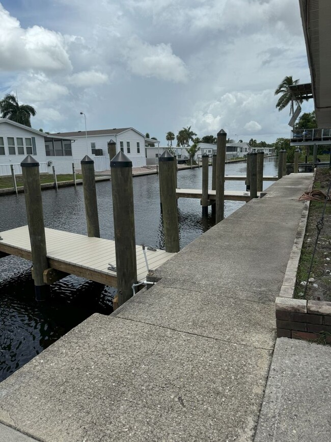 Building Photo - Renovated and Updated 2/2 with Boat Dock A...