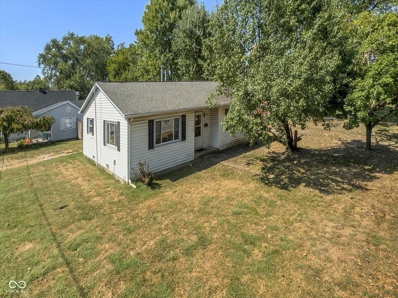 Primary Photo - 900 Yandes St
