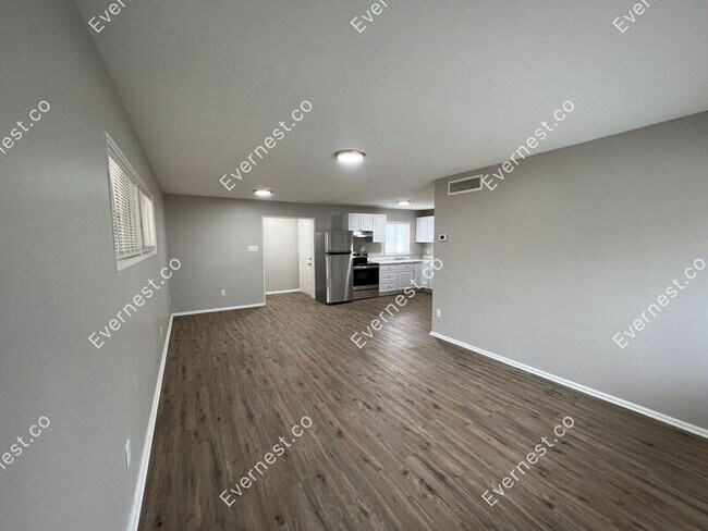 Building Photo - 45 S Meadowcliff Dr