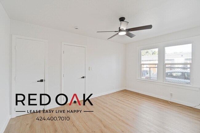 Building Photo - ~1 Month FREE~ Fabulous One Bedroom Featur...