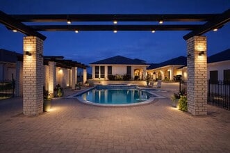 Building Photo - 7357 Golf Club Dr