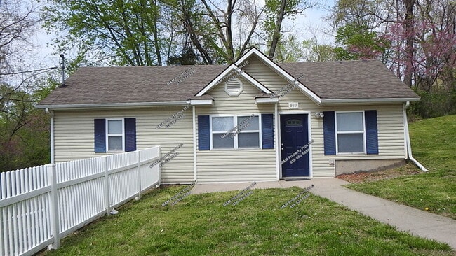 Building Photo - Adorable 2 bedrooms and 1 bath home located on N Drury Ave in Kansas City, MO