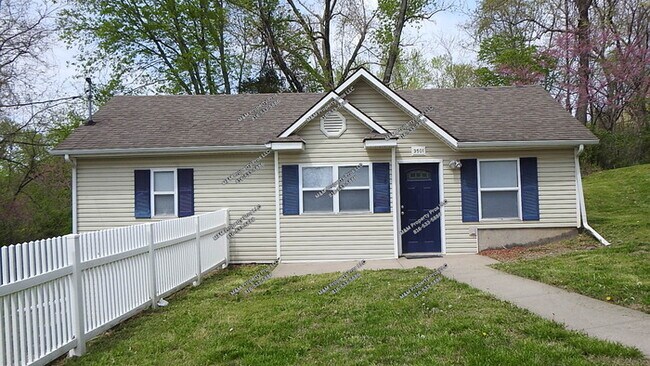 Foto del edificio - Adorable 2 bedrooms and 1 bath home located on N Drury Ave in Kansas City, MO