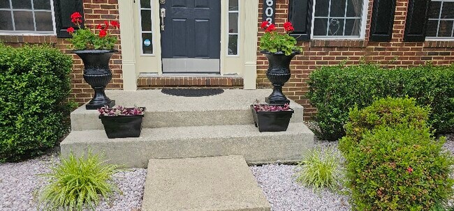 Building Photo - 8603 Dorian Ln