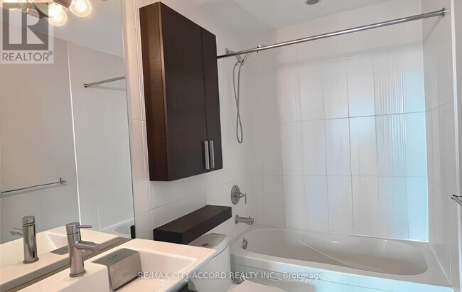 Building Photo - 25 Capreol Ct