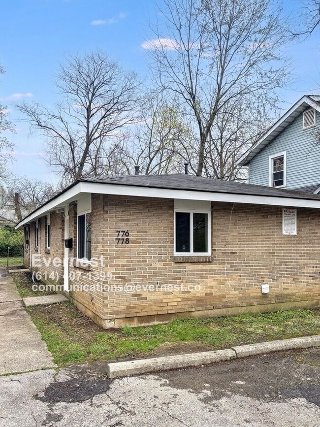 Building Photo - Comfortable Living in a Cozy 2-Bedroom Dup...