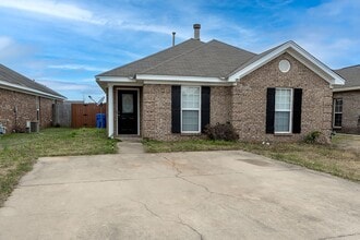 Building Photo - 525 Old Mill Way