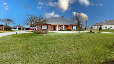 Building Photo - 904 Belle Arbes St