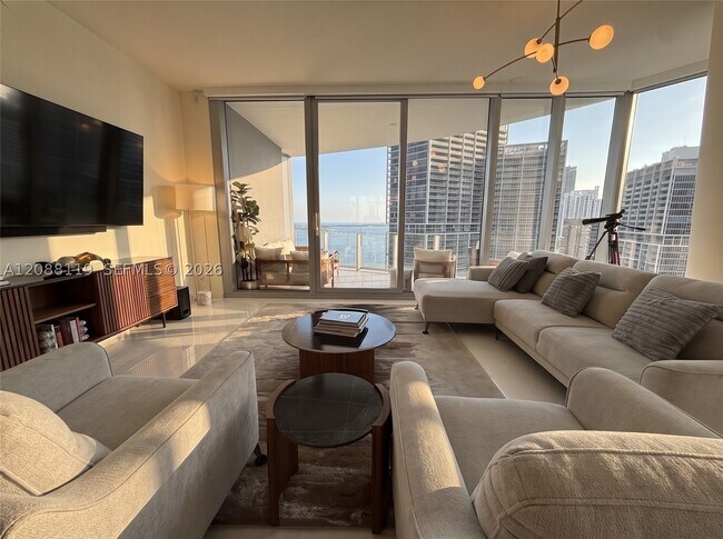 Foto del edificio - 300 Biscayne Blvd