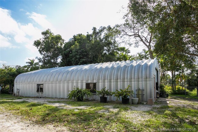 Foto del edificio - 18900 Stirling Rd