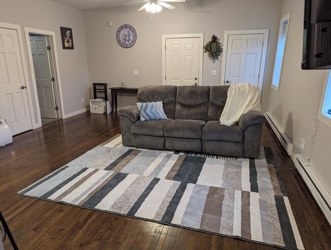 Building Photo - 105 S Main St