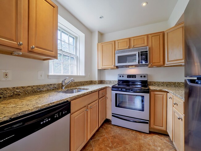 Foto del edificio - Two-Level Loft Space in NW DC's McLean Gar...