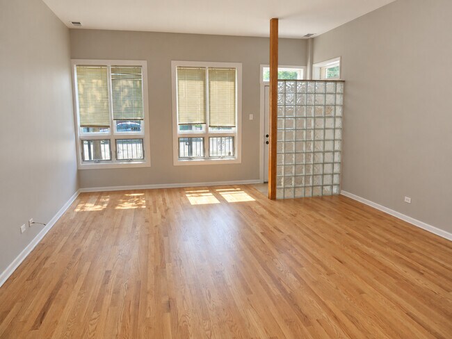 Foto del edificio - 2158 W Erie St