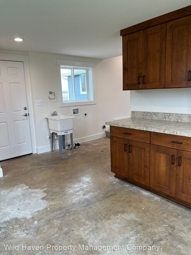Building Photo - 3 br, 2.5 bath House - 8300 NE Gun Club Rd