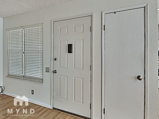 Building Photo - 97 Kenbrook Cir