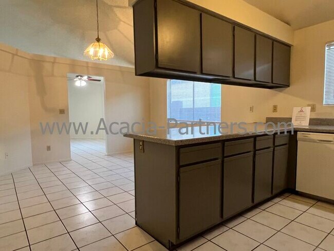 Building Photo - Single Story Four Bedroom Home