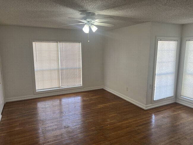 Foto del edificio - 2809 Elgin Ave