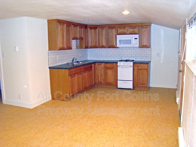Building Photo - 612 W Oak St