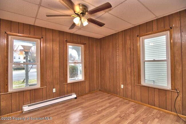 Foto del edificio - 1343 Monsey Ave