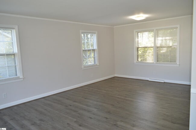 Building Photo - 206 Hillside Dr