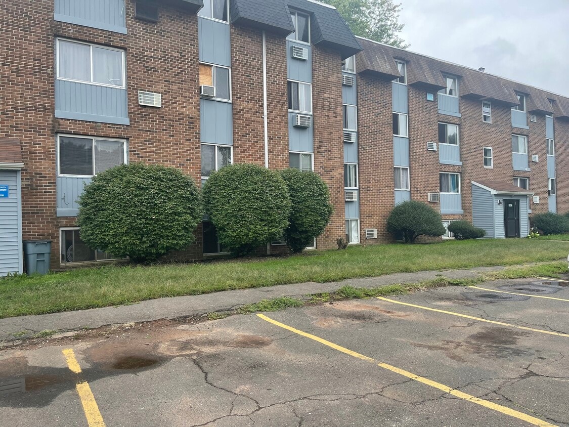 Primary Photo - 1023 Old Colony Rd