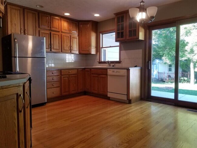 Building Photo - 4711 S 45th St