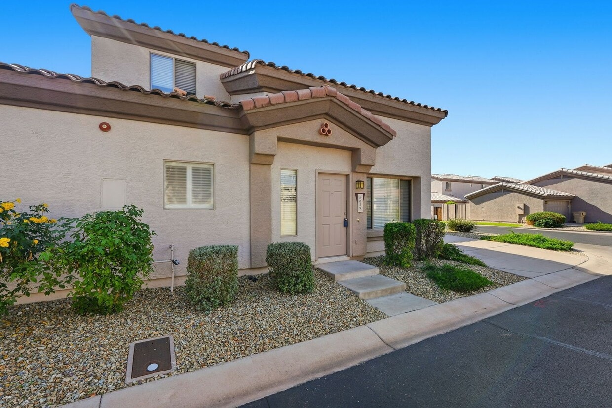 Primary Photo - Gated Community, close to 101 and Arrowhead!