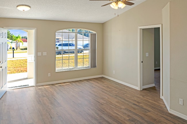 Building Photo - 1117 Peregrine St