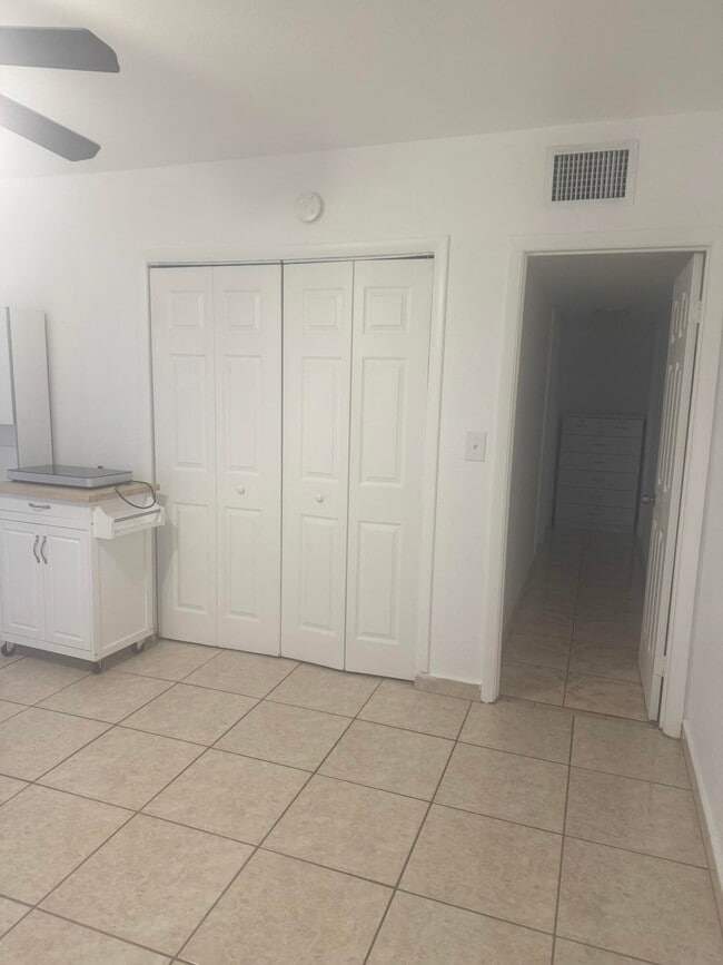 Foto del edificio - 3335 W 8th Ave