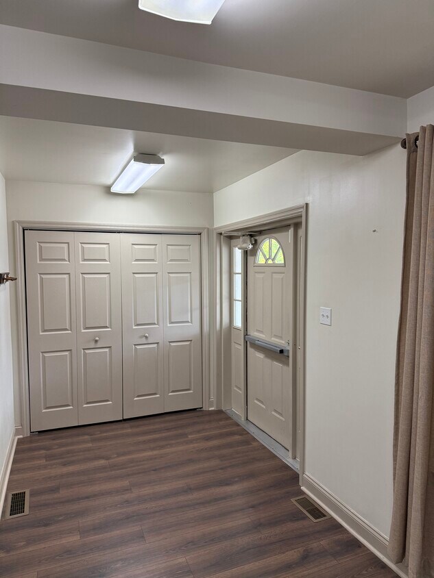 Entry - 1018 Main St