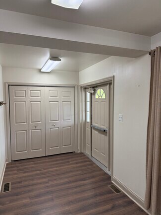 Building Photo - 1018 Main St