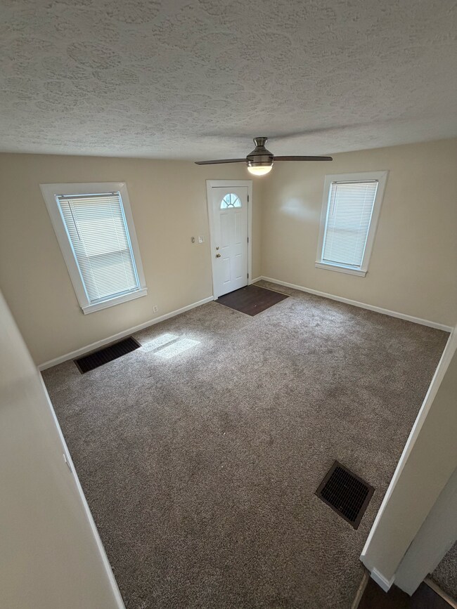 Building Photo - 2811 Narragansett Dr