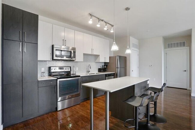 Building Photo - 299 N Highland Ave NE