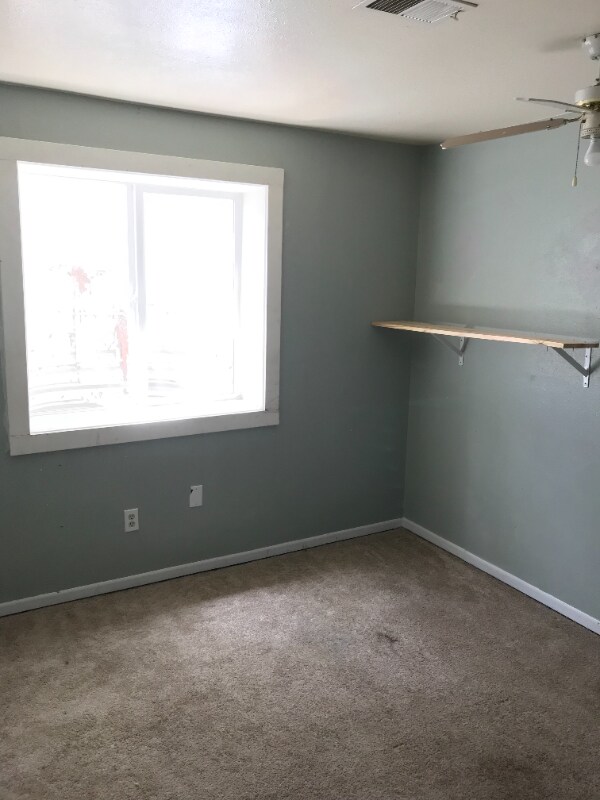 Building Photo - 909 Foothills Ct