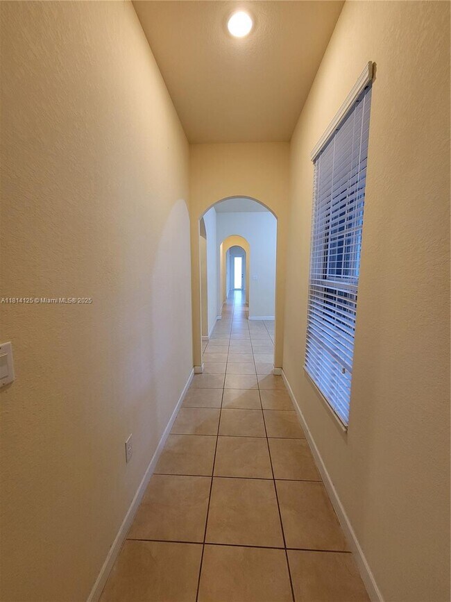 Building Photo - 9282 SW 171st Ct