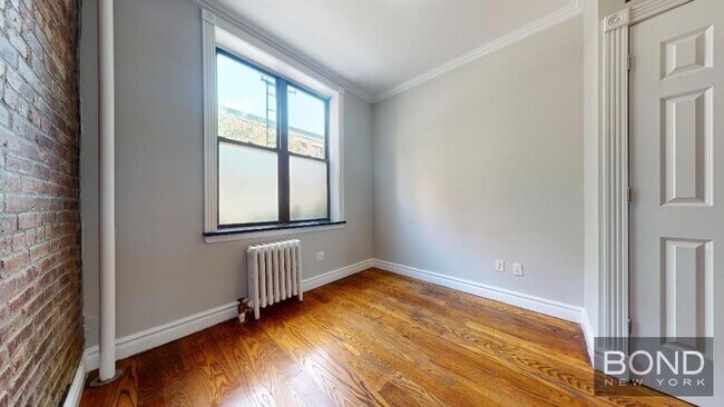Foto del edificio - 382 E 10th St