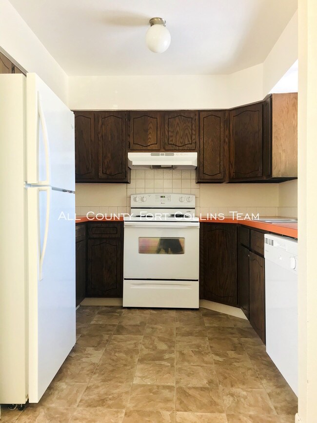Foto del edificio - UPPER LEVEL UNIT AVAILABLE JUNE 29TH