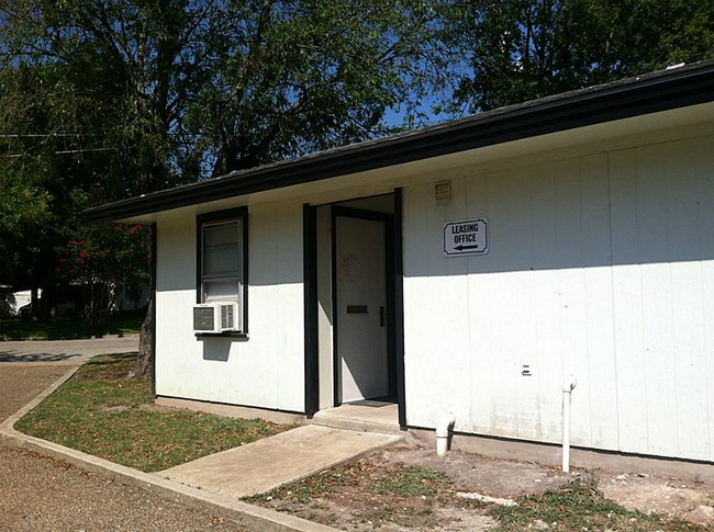 Building Photo - 110 S Avenue M