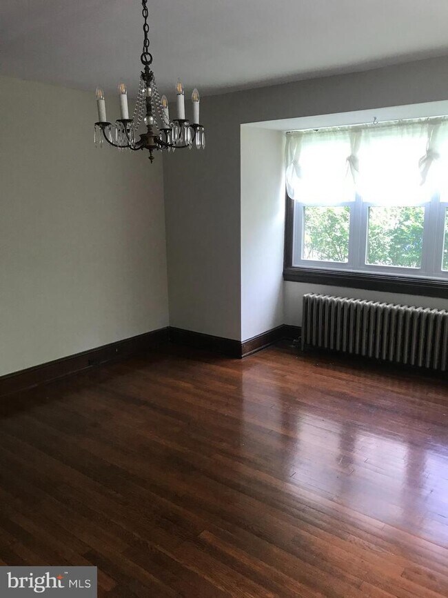 Foto del edificio - 320 Carpenter Ln