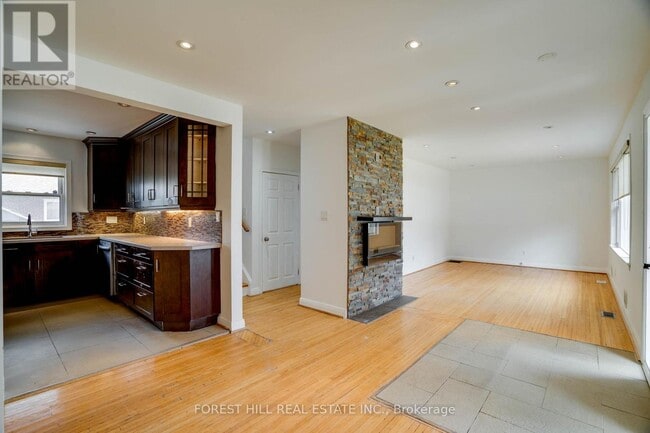 Building Photo - 12 Glen Agar Dr