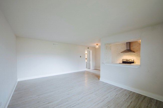 Building Photo - 111 E Park Ave