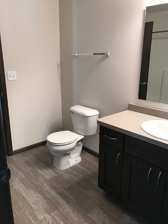 Building Photo - 3 Bed 2 Bath Twin Home