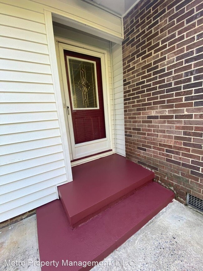 Building Photo - 3 br, 1.5 bath House - 4912 Auburn Rd.