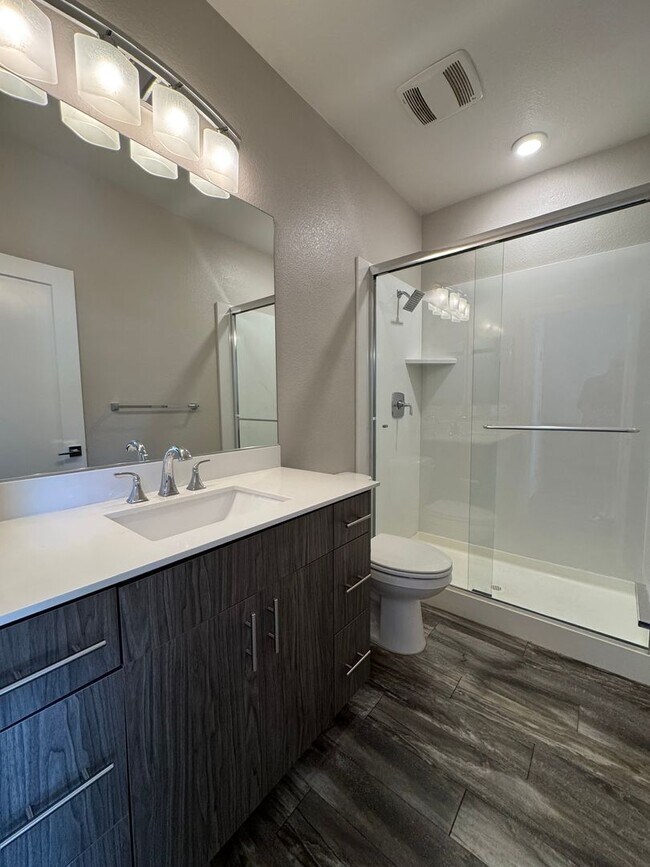 Building Photo - Work Downtown?