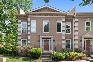 Building Photo - 3011 Woodlawn Dr