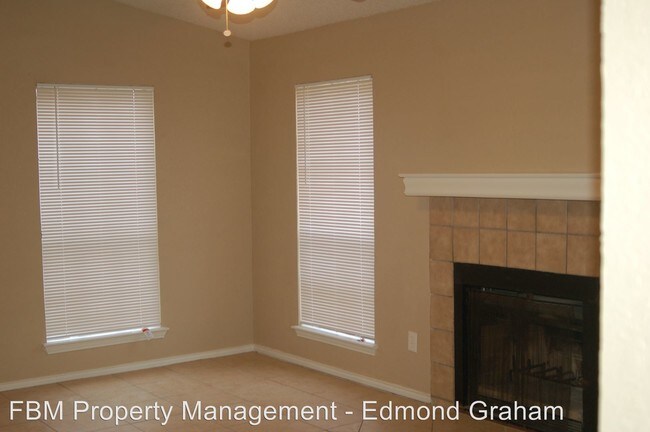 Foto del edificio - 1162-1168 W Bear Creek Rd