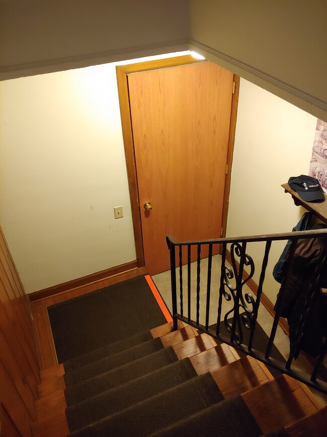 Entry - 1326 Drake St