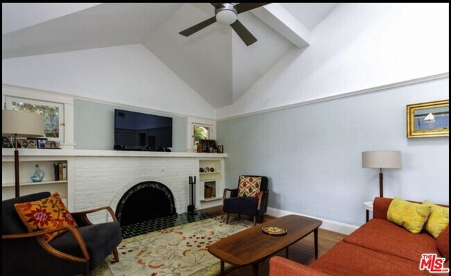 Foto del edificio - 652 Woodlawn Ave