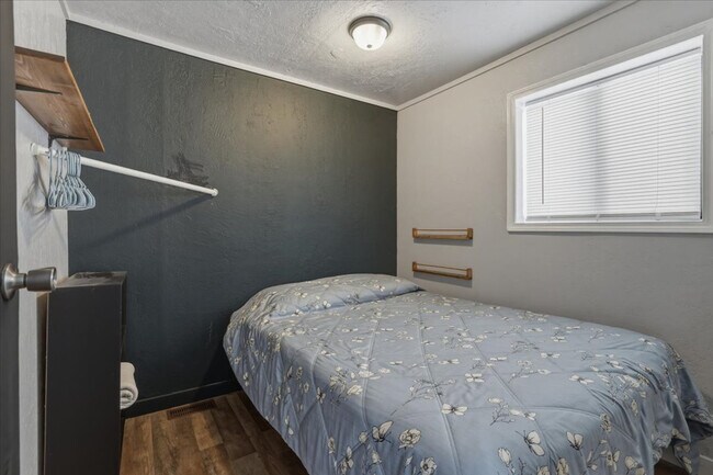 Foto del edificio - 290 E 4th S